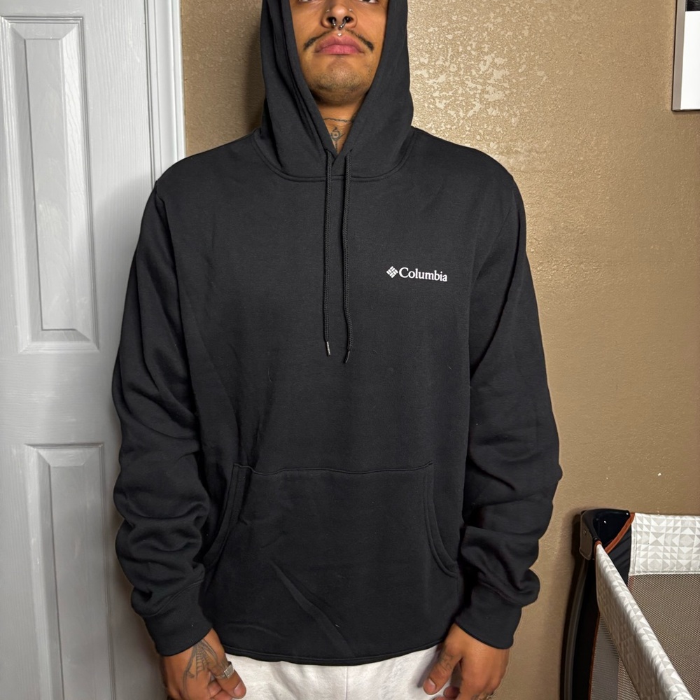 Columbia Black Pullover Hooded Sweatshirt with Small Chest Logo